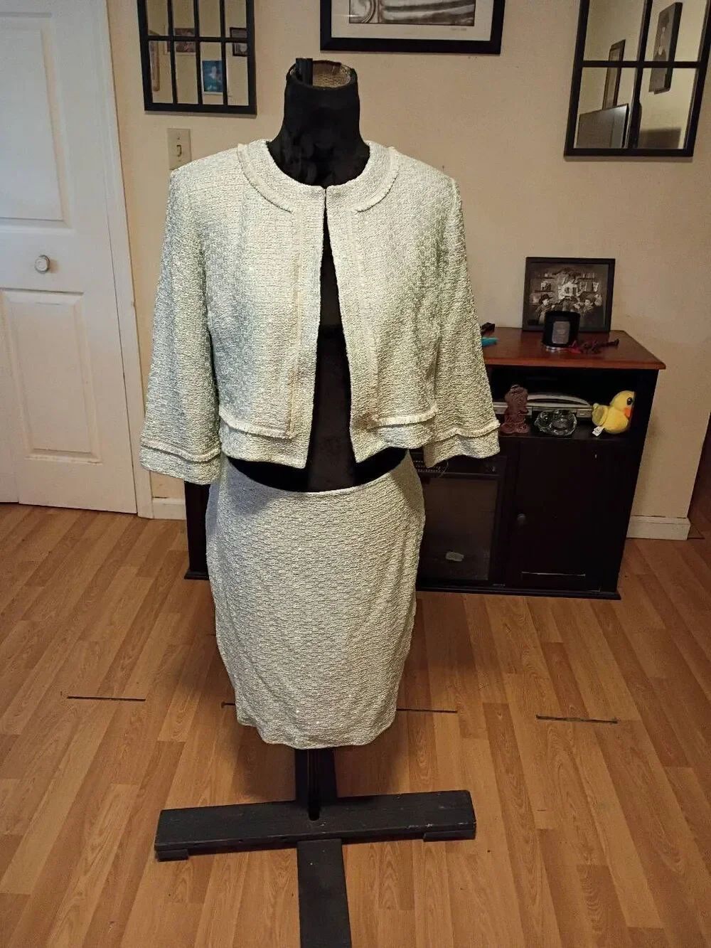 Size 10 St. John Pale Blue Green Tweed Knit Shimmer Cropped Jacket Skirt Suit